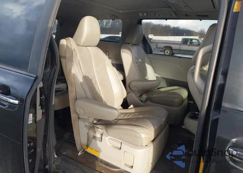 2012 Toyota Sienna Limited 7 Passenger z USA, uszkodzony, nr VIN 5TDDK3DC1CS037027